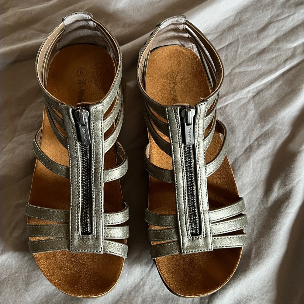 Bear paw Layla gladiator sandal. Size 9 metallic gray brown. - Picture 3 of 6